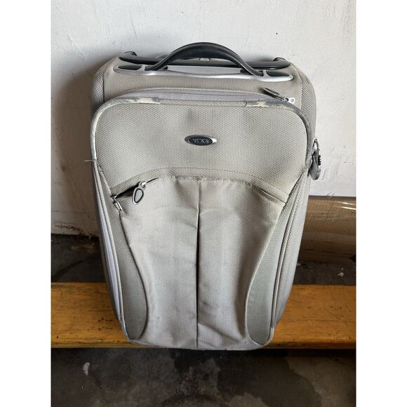 Tumi Ballistic Nylon T3 Carry-on 22 Tumi Ballistic Nylon T3 Carry-on 22\